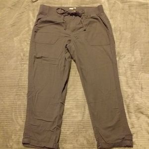 So, gray capri pants size large